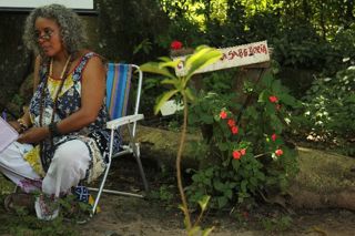 Mestra, mãe, líder espiritual Yashodan, forte guerreira da comunidade Morada da Paz – RS