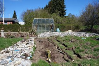 Hügelkultur - raised beds on wood